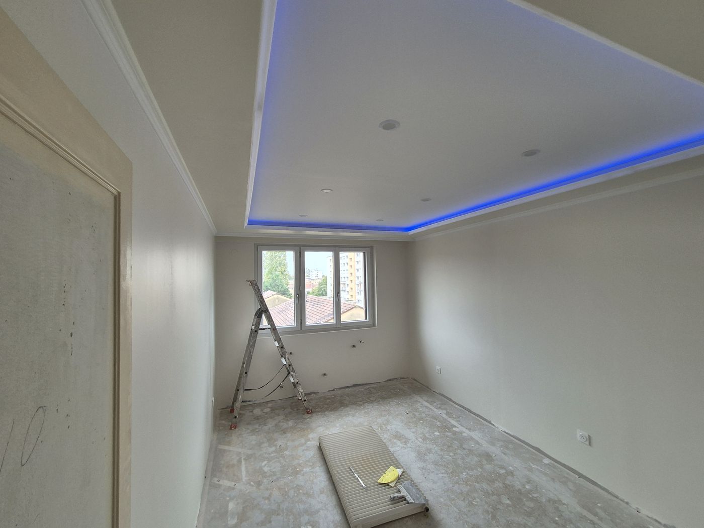 Faux-plafond à Nancy — Faux-plafond LED bleue spots
