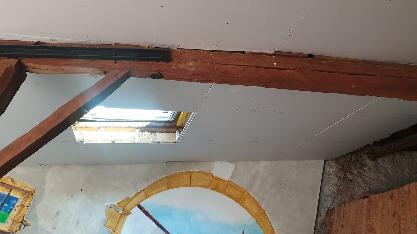 Faux-plafond à Nancy — Plafond fini spots poutre apparente