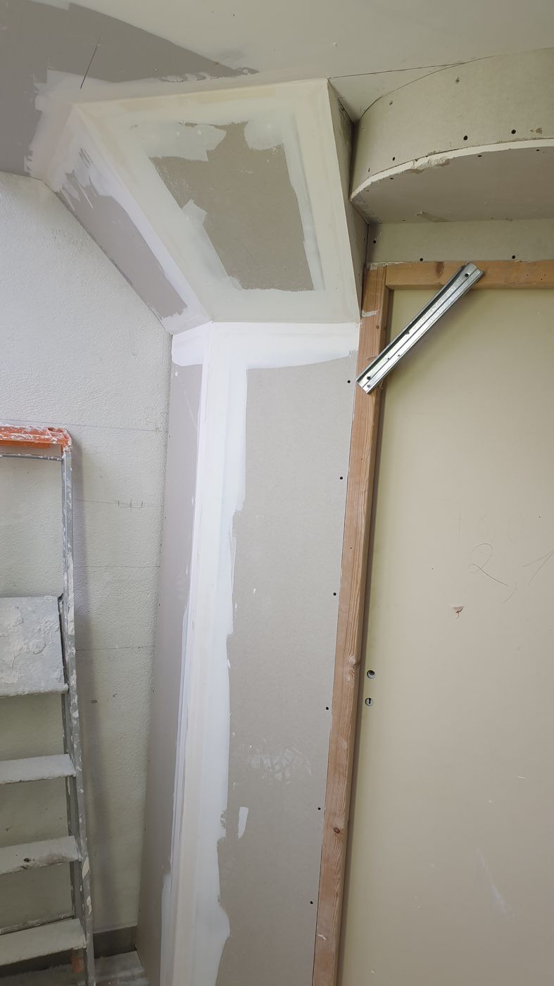 Faux-plafond à Nancy — Retombee placo verticale en cours