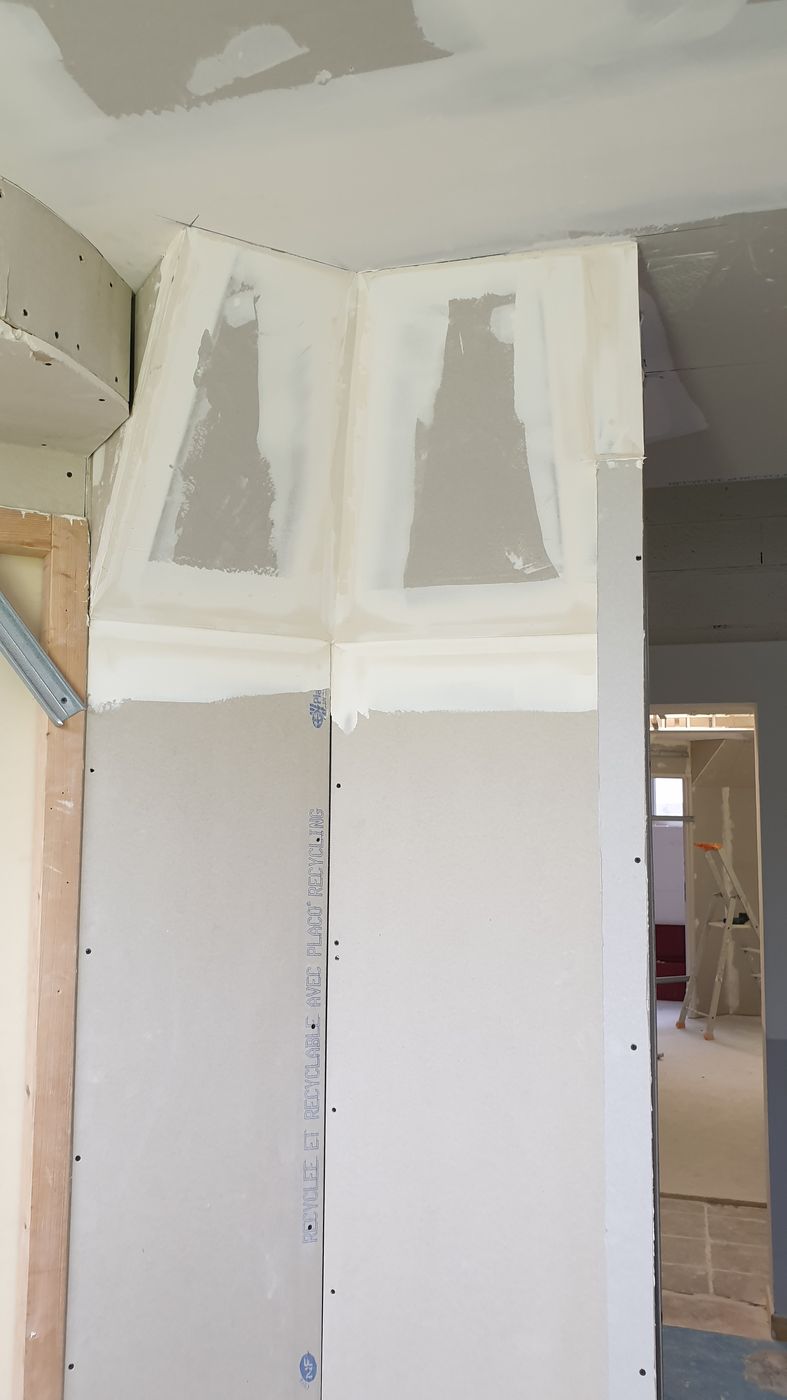 Faux-plafond à Nancy — Soffite courbe placo bien avance