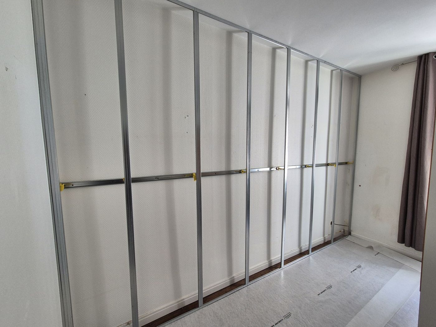 Isolation à Nancy — Mur panneaux isolants avec ossature