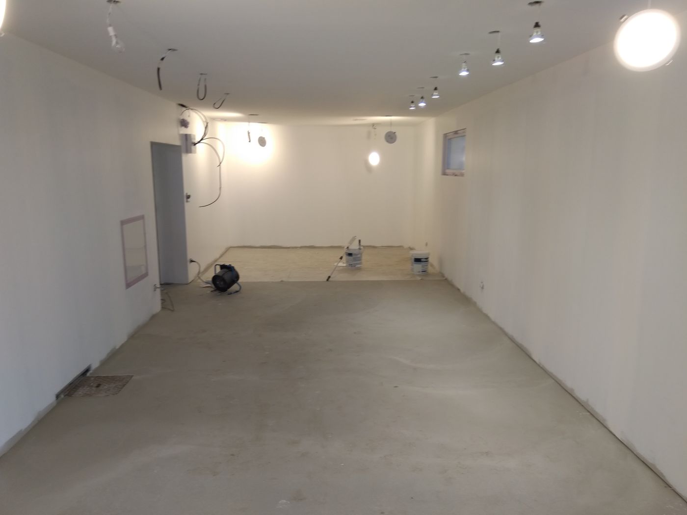 Peinture à Nancy — Pièce peinte blanche finie spots