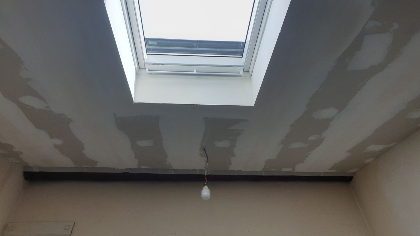 Plâtrerie à Nancy — Plafond rampant lisse fenetre toit