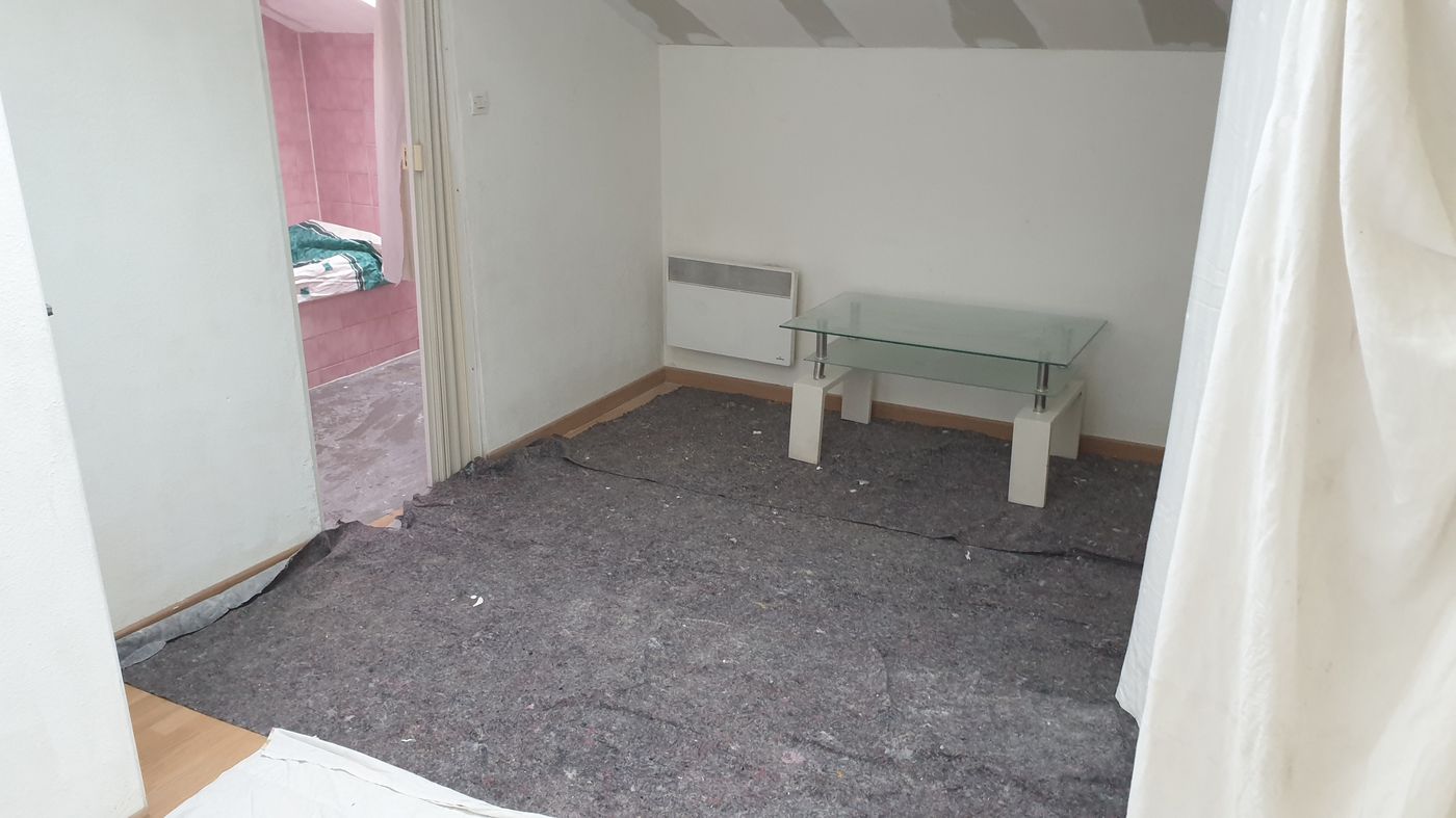 Rénovation à Nancy — Petite chambre combles finie sol gris